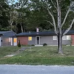 Spacious Home Near Airport
