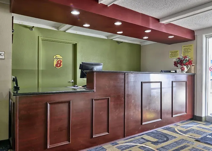 Super 8 By Wyndham Bangor