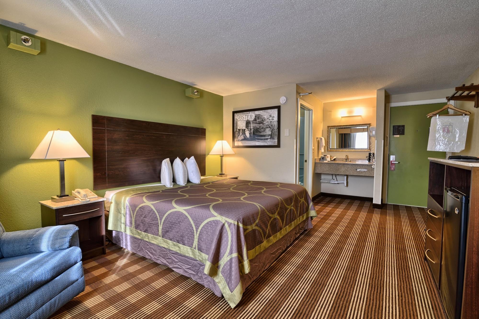 Super 8 By Wyndham Hotel