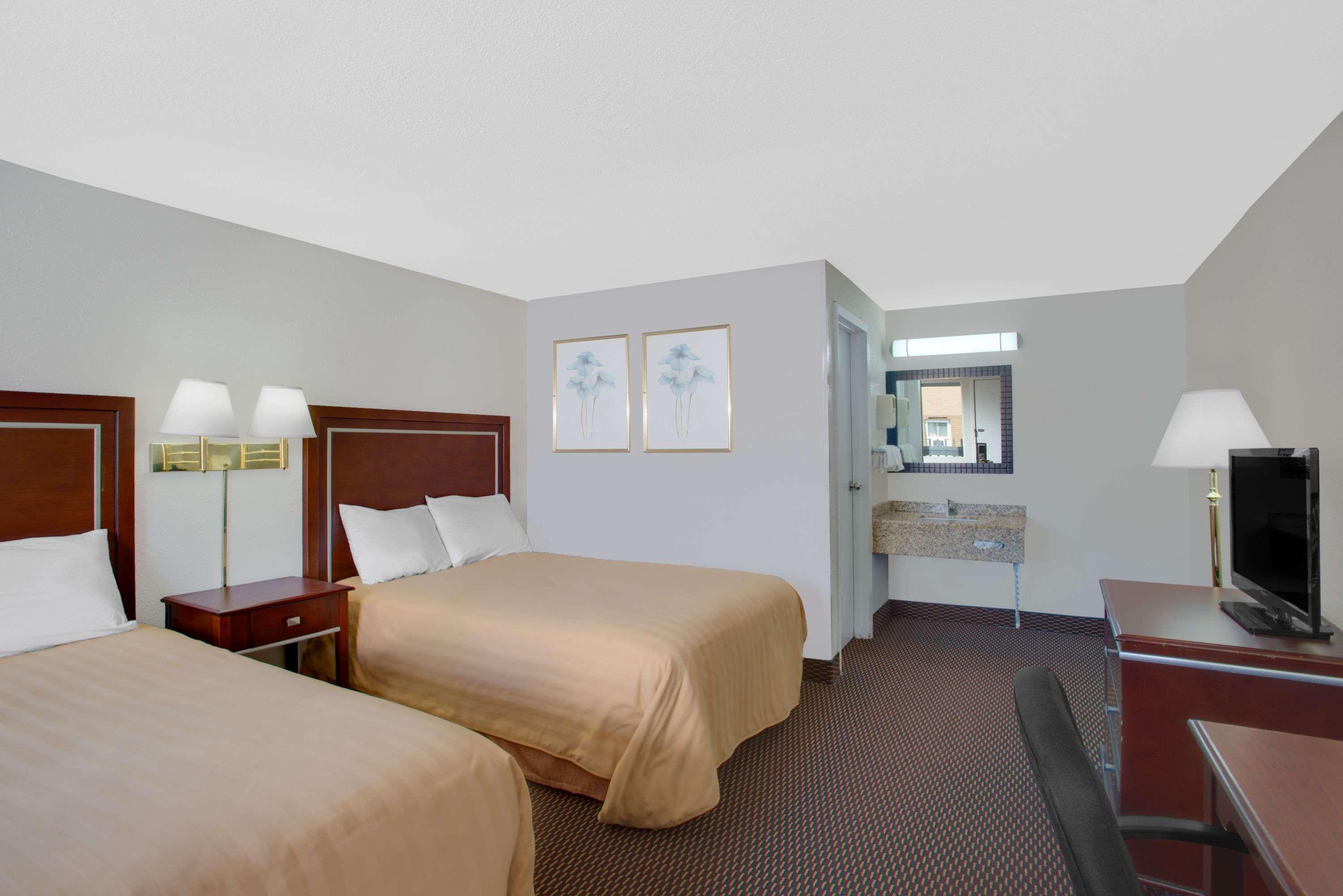 Queen Motel 3*