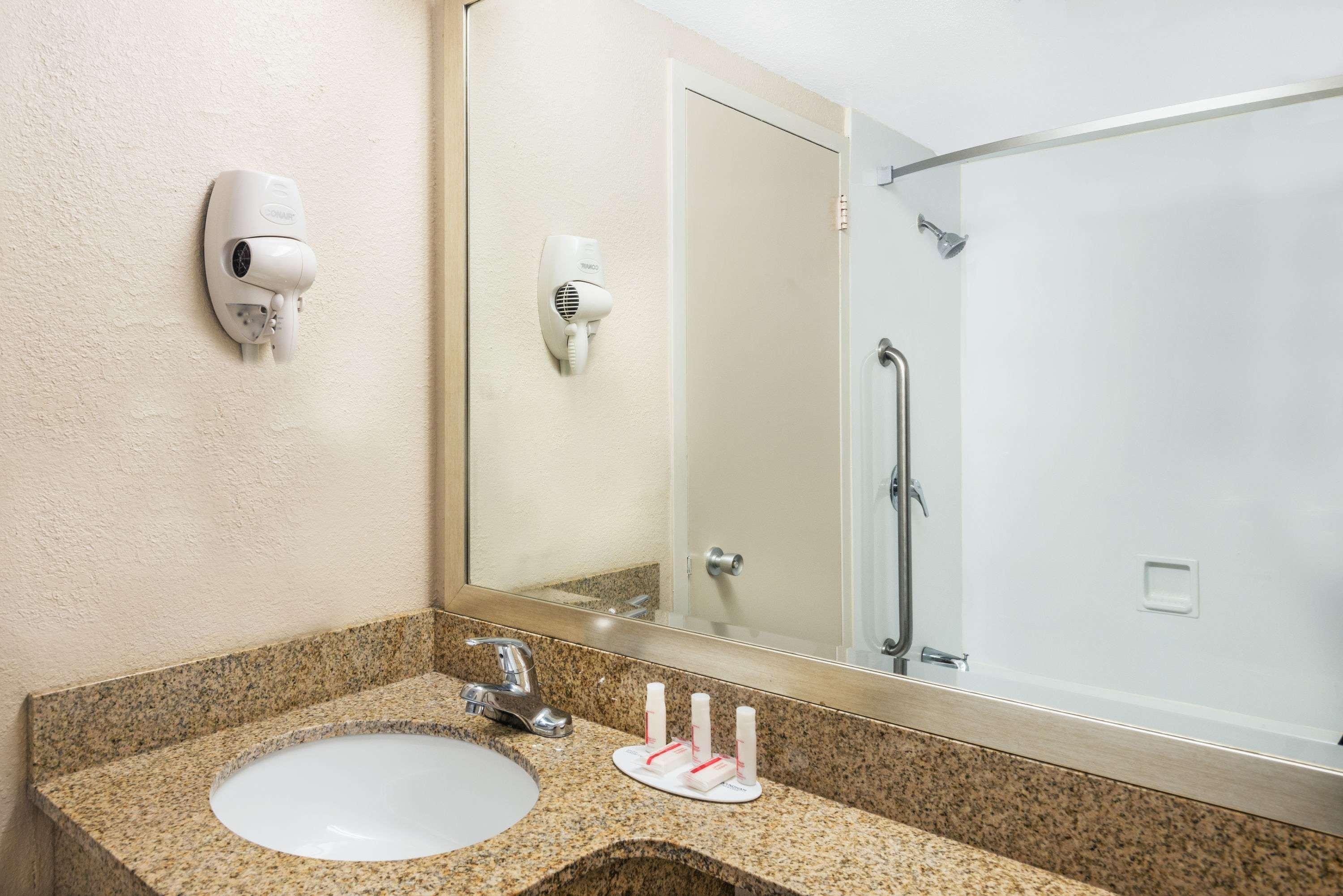 Howard Johnson By Wyndham Hotel 2*