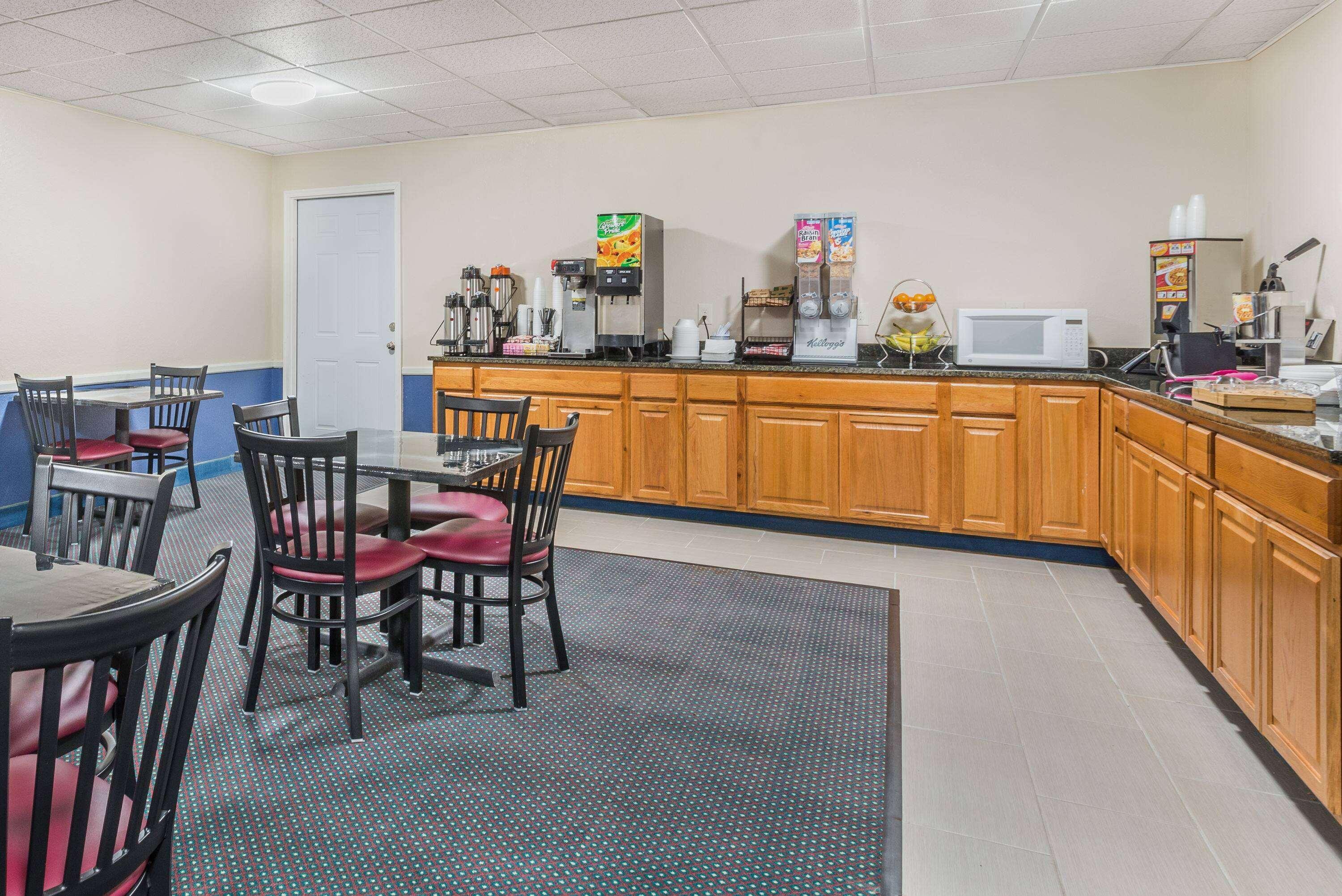 Howard Johnson By Wyndham