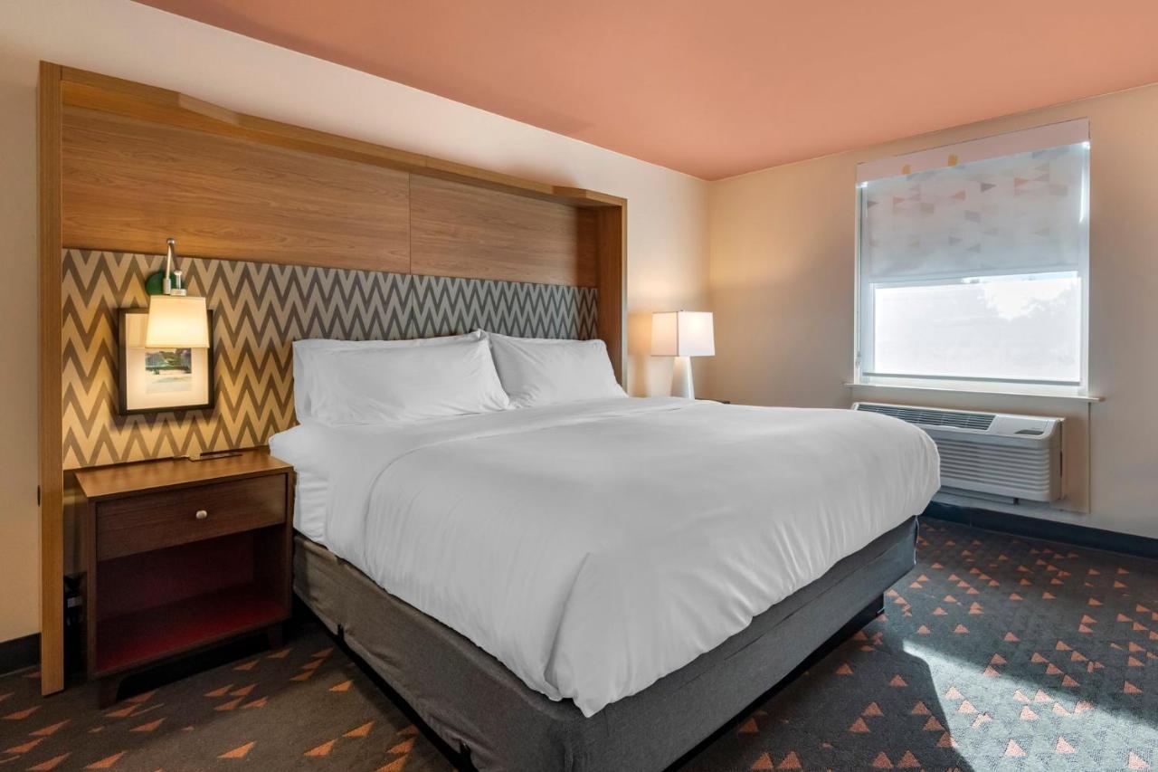 Hotel By Ihg