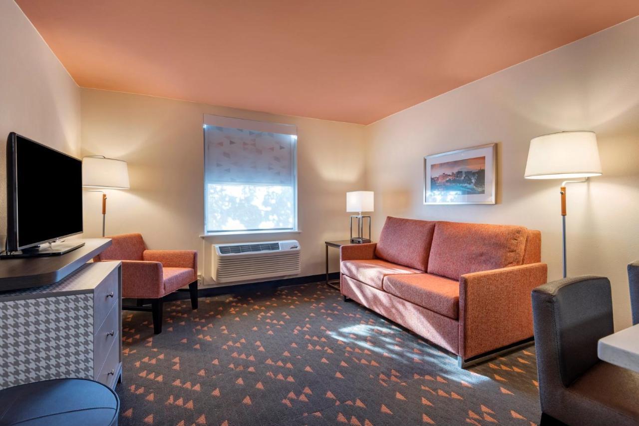 Hotel By Ihg