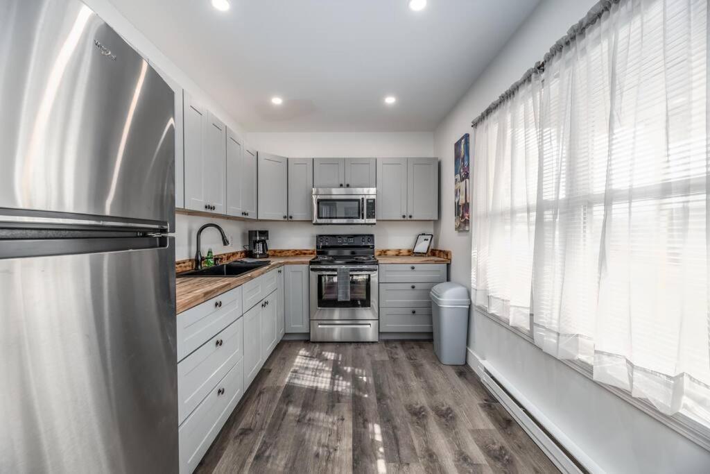 Brand New 2bd 1ba Riverfront - Washer And Dryer Apartment *