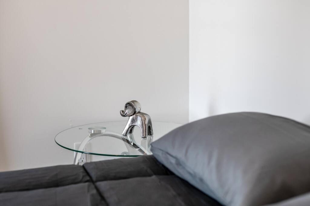 Brand New 2bd 1ba Riverfront - Washer And Dryer *