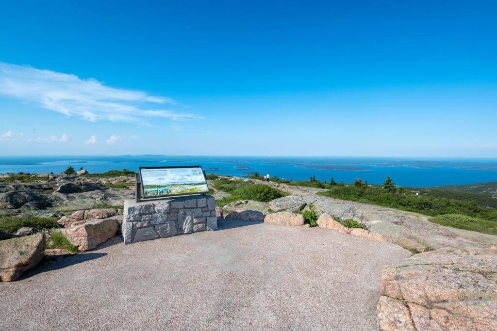 Luxury Apt & Rooftop With Views Bangor