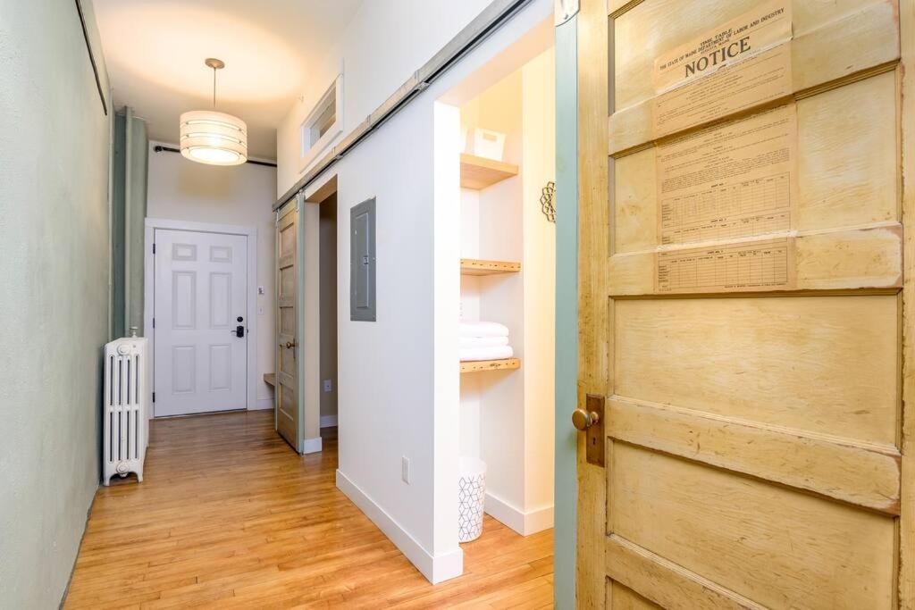 Luxury Apt & Rooftop With Views Apartment Bangor