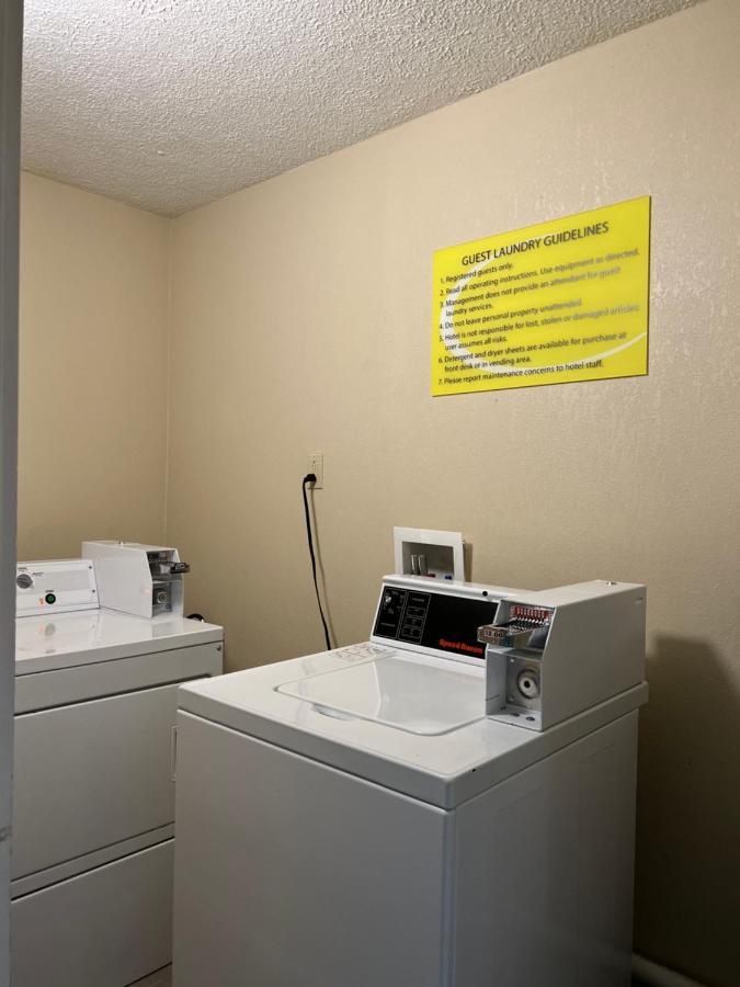 Super 8 By Wyndham Hotel 2*