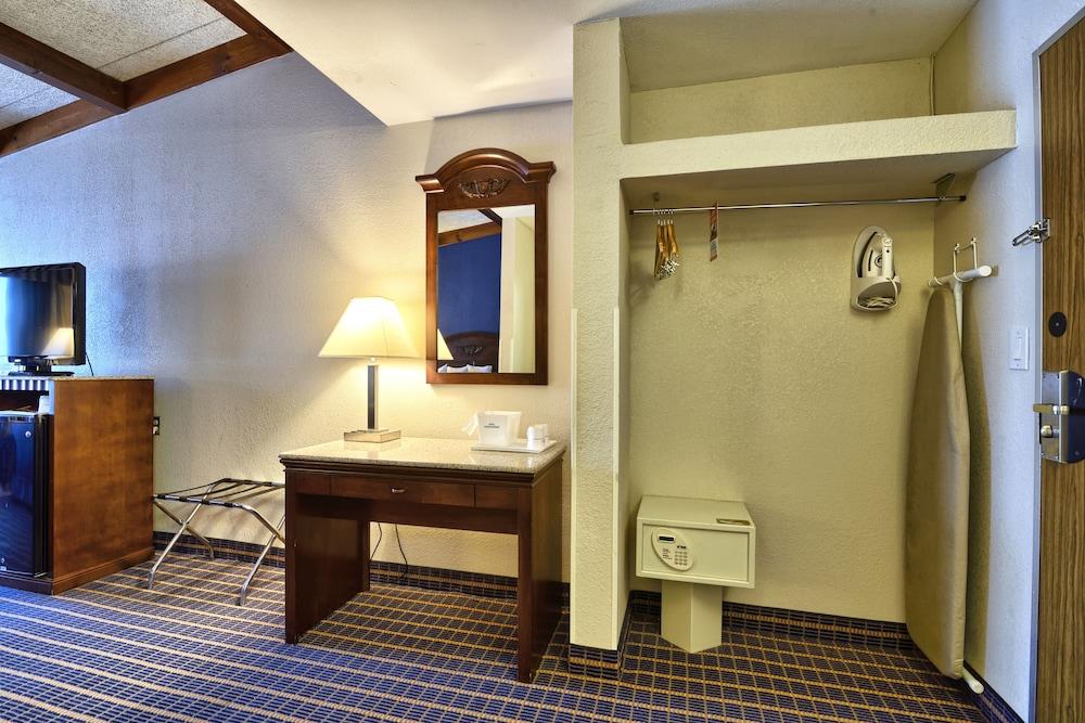 Howard Johnson By Wyndham Hotel Bangor