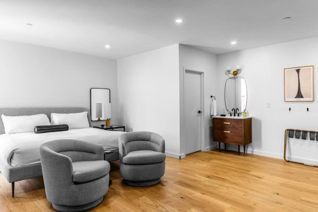 Historic Dtwn Hotel, The Phenix, King Bed, # 303 *