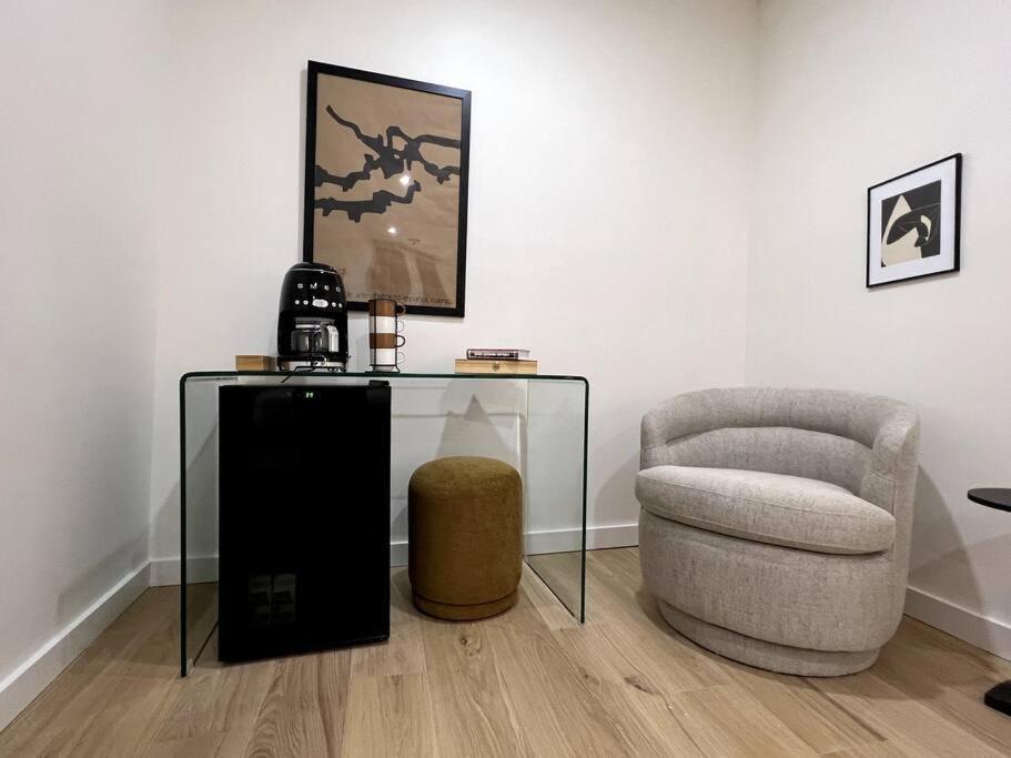 Apartment The Phenix Historic Dwtn Hotel, King Bed, # 306 *