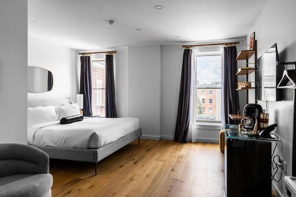 The Phenix Dtwn Historic Hotel, King Bed, # 307 Apartment