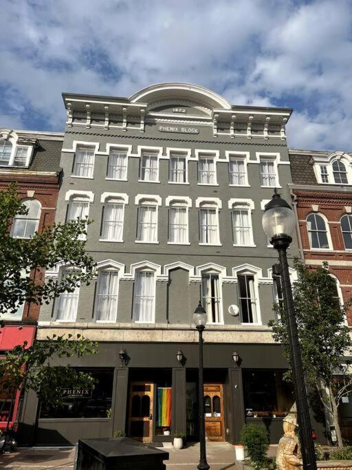 West Market Square View, Historic Dtwn, King Bed, # 401 Bangor
