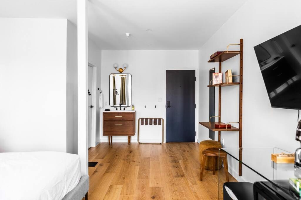 Apartment West Market Square View, Historic Dtwn, King Bed, # 401