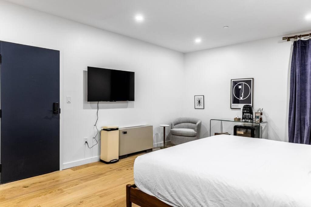 King Bed , Dtwn, 50 In Roku Tv , Fiber Internet, # 203 * Bangor