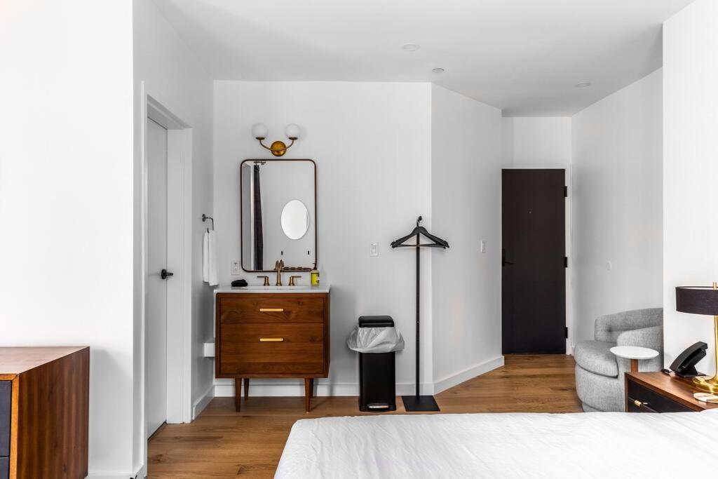 Canal View, Dtwn Bangor, Steps To Great Restaurants, # 210 Apartment *