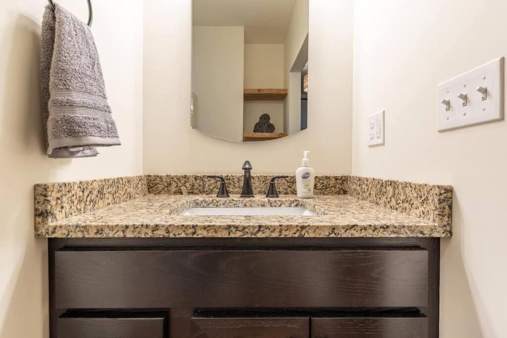 Chic Downtown Retreat - Rooftop Oasis * Bangor