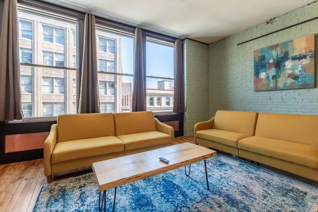 Chic Downtown Retreat - Rooftop Oasis * Bangor