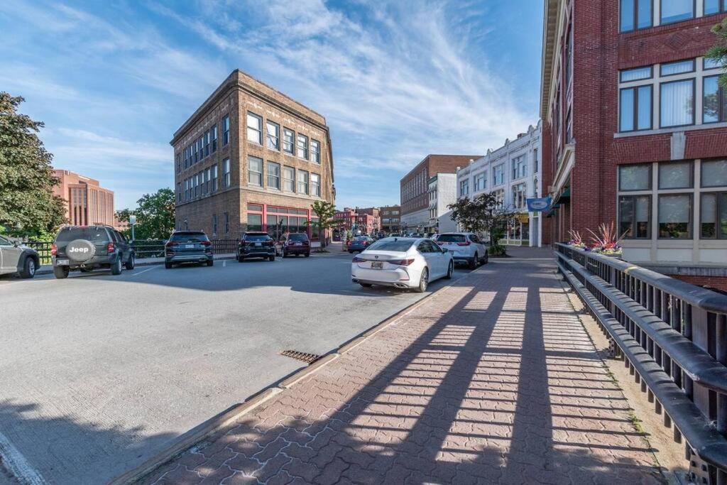 Chic Downtown Retreat - Rooftop Oasis Apartment Bangor