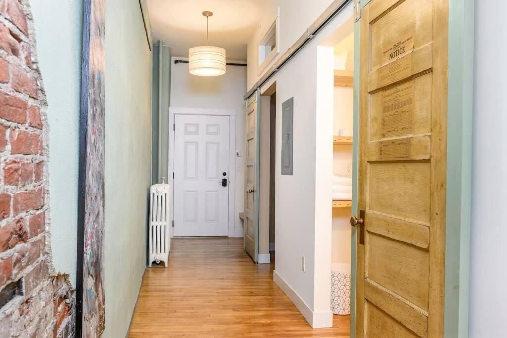 Cityscape Elegance - Stylish Skyline Views Retreat Bangor