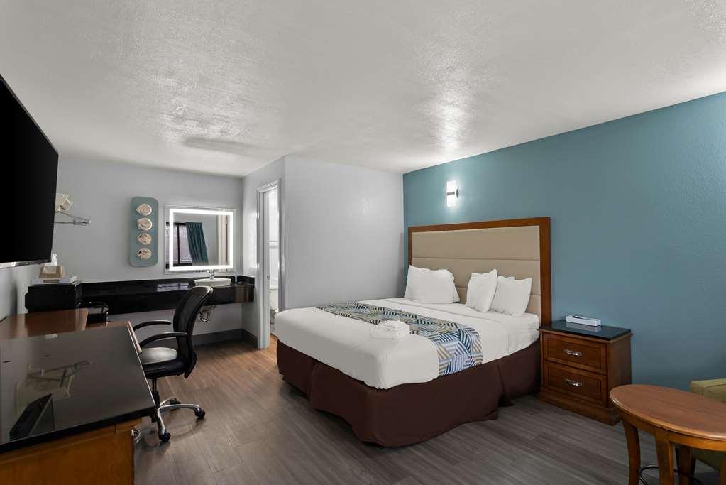 Americas Value Hotel *