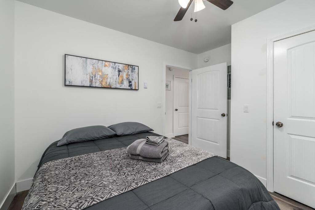 Fresh Riverfront - Washer & Dryer On-site Apartment *
