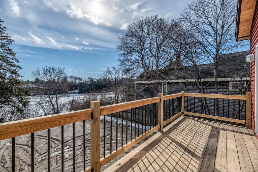 Fresh Riverfront - Washer & Dryer On-site Apartment