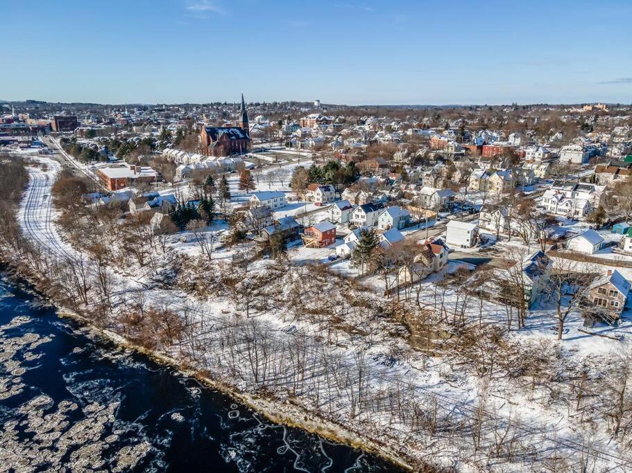 Fresh Riverfront - Washer & Dryer On-site Apartment *