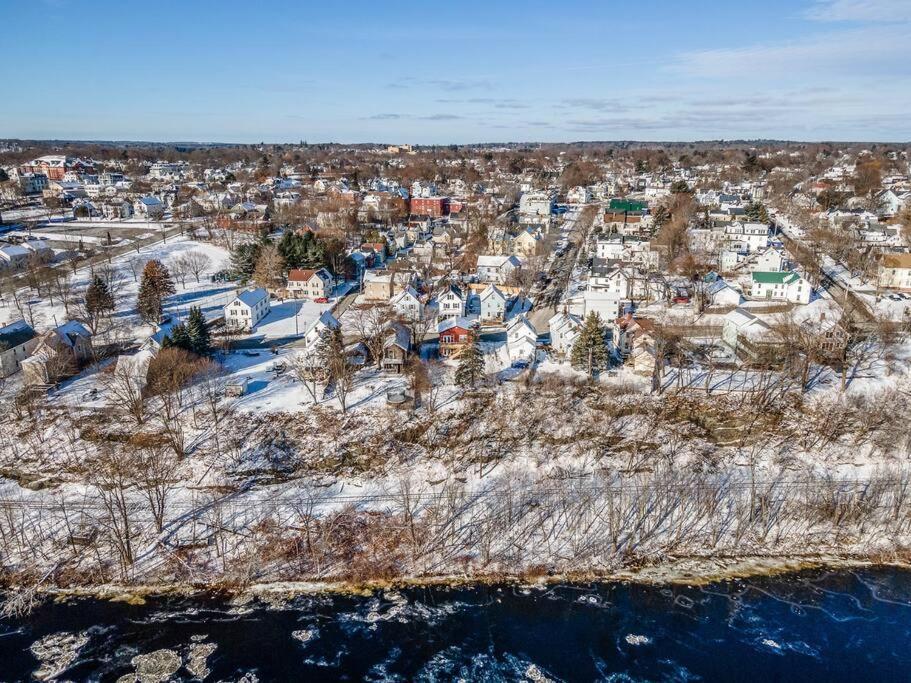 Fresh Riverfront - Washer & Dryer On-site Apartment Bangor