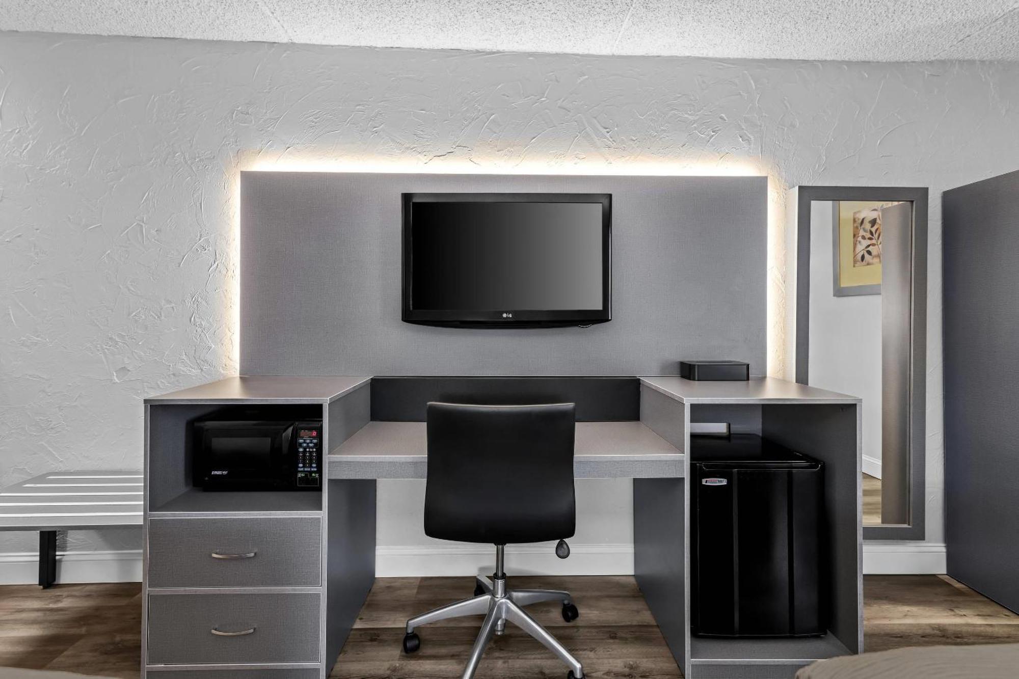 Inn Quality Airport 3*