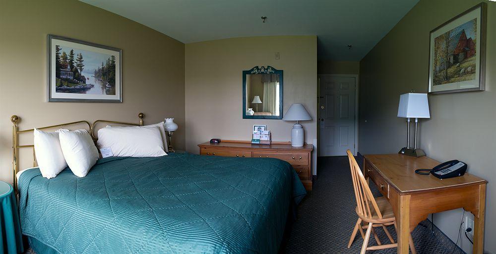 Country At The Mall Hotel 3*