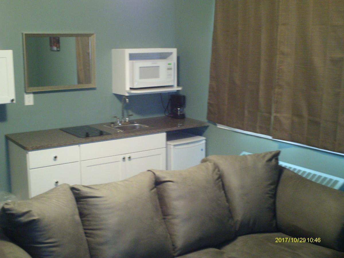 Inn Pine Tree
