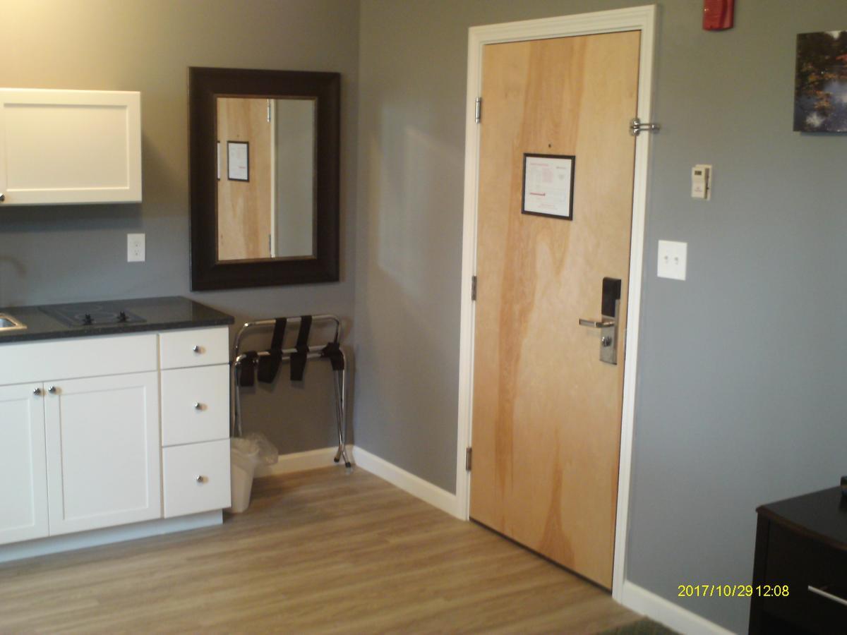 Inn Pine Tree 2*