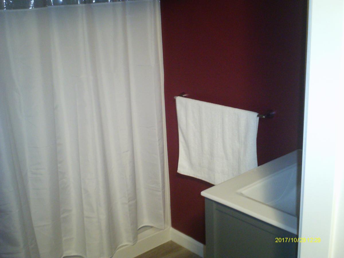 Pine Tree Inn 2*
