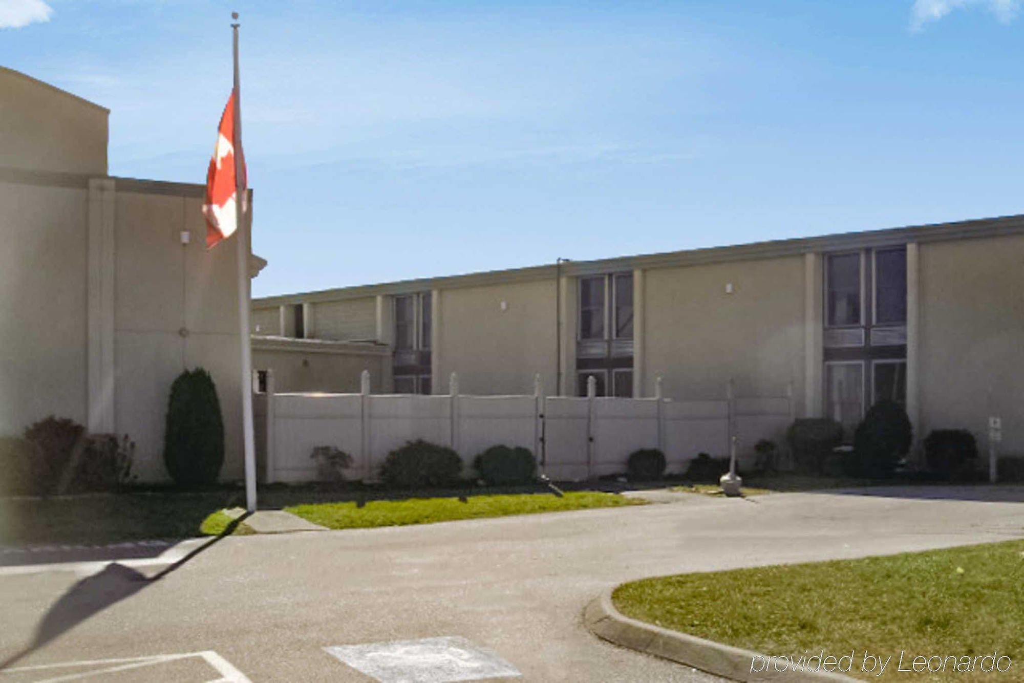 Inn Quality Airport 3*