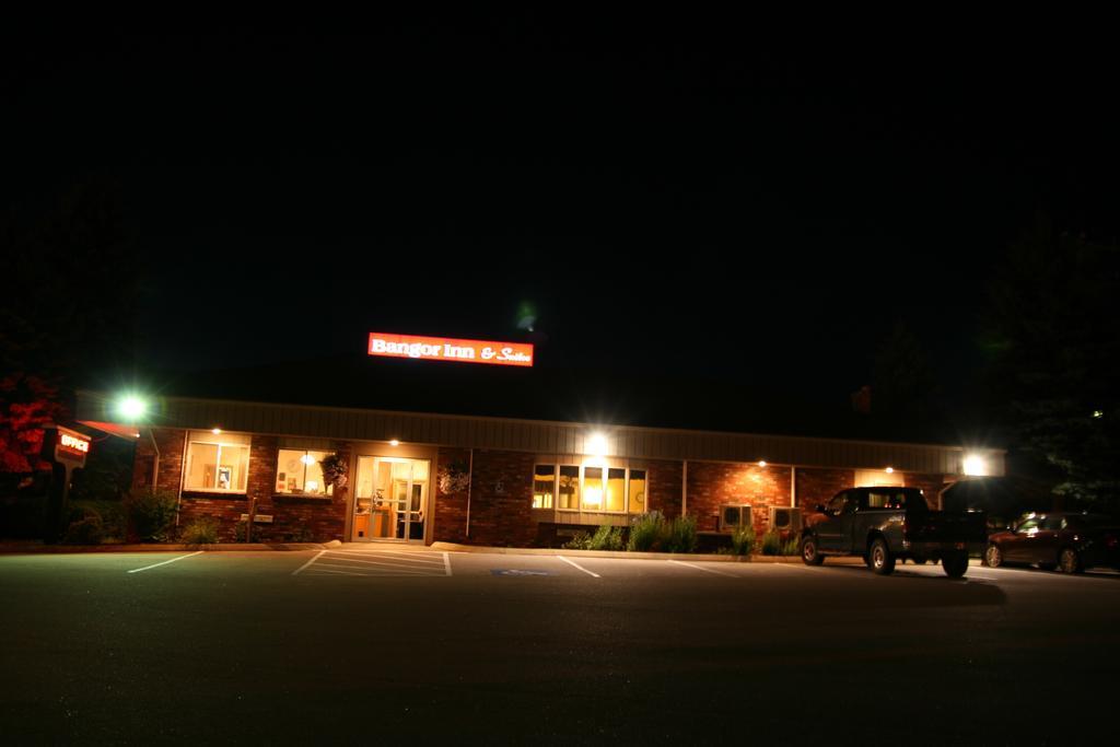 Motel & Bangor