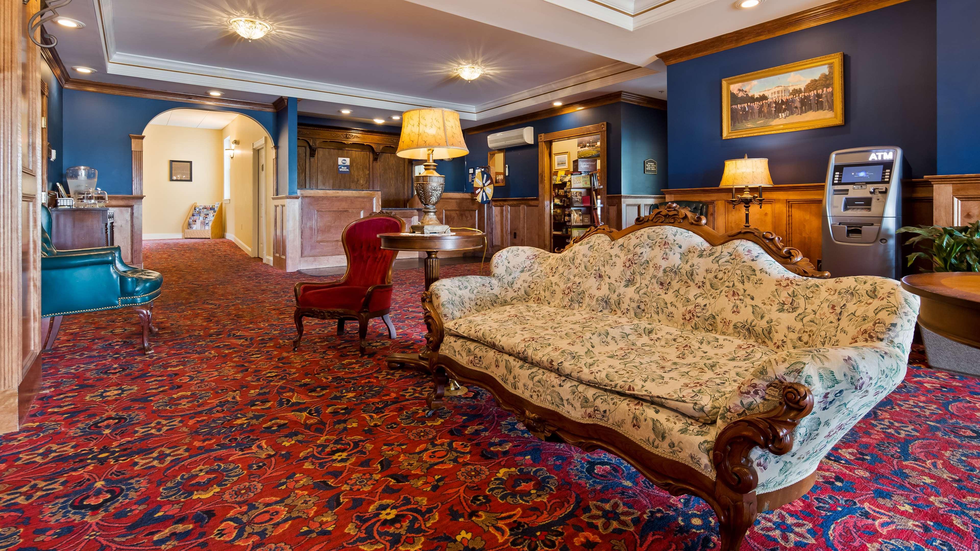 Western White House Hotel 3*