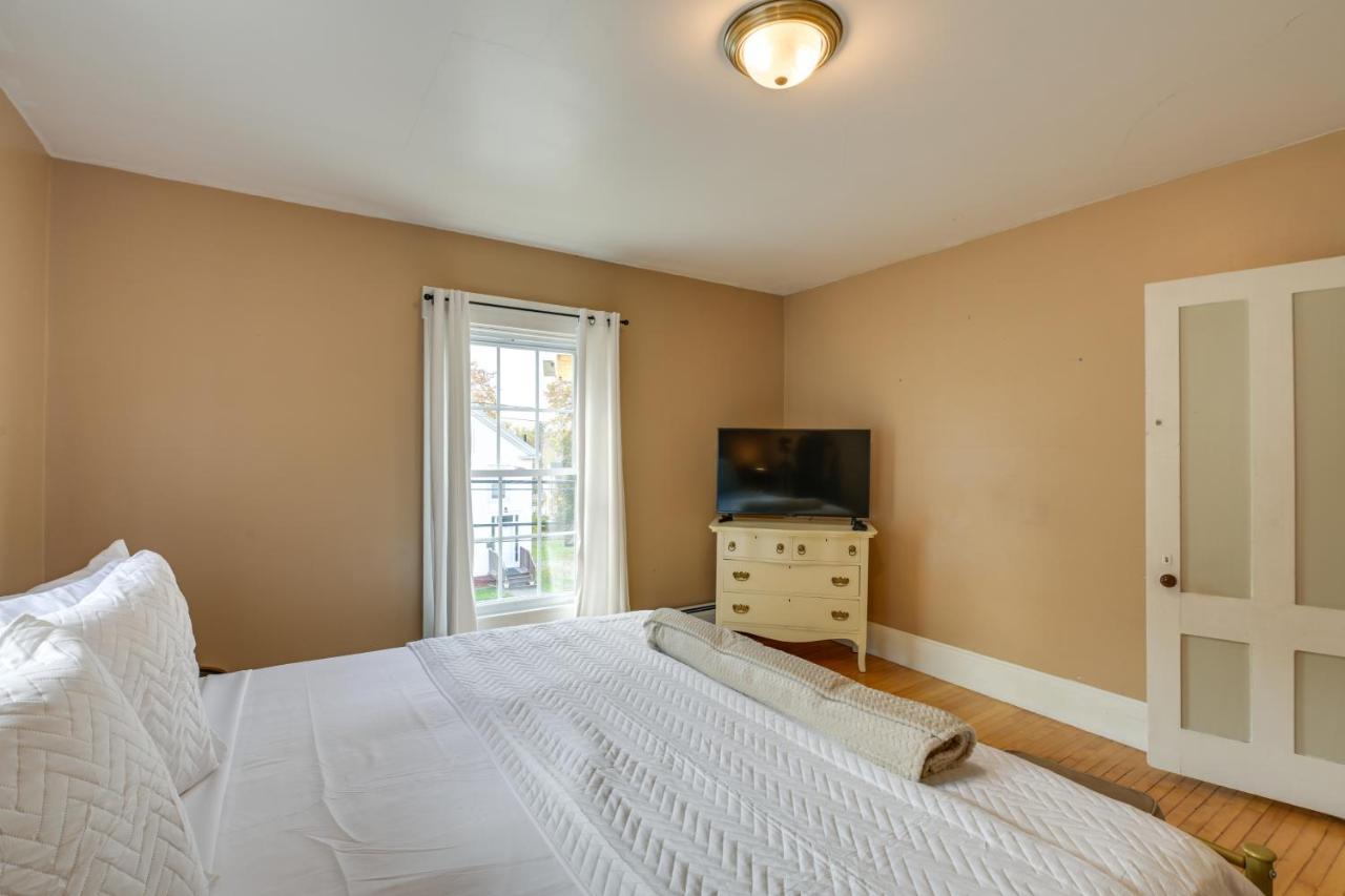 Charming With Deck Less Than 1 Mi To Downtown Holiday home *