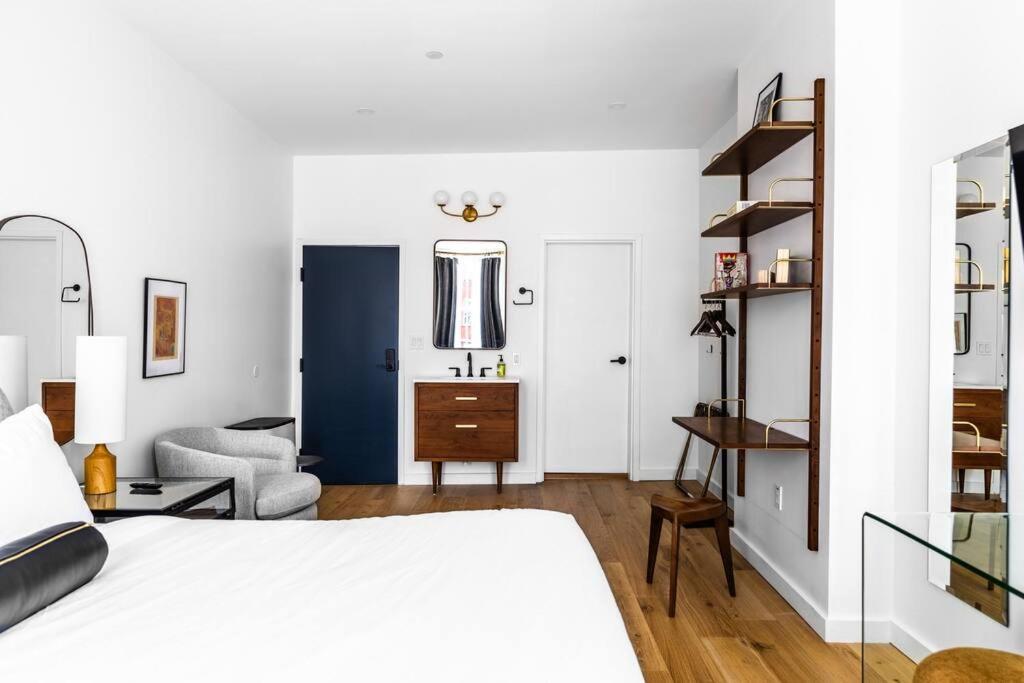 The Phenix Historic Hotel, King Bed, # 302 Apartment Bangor