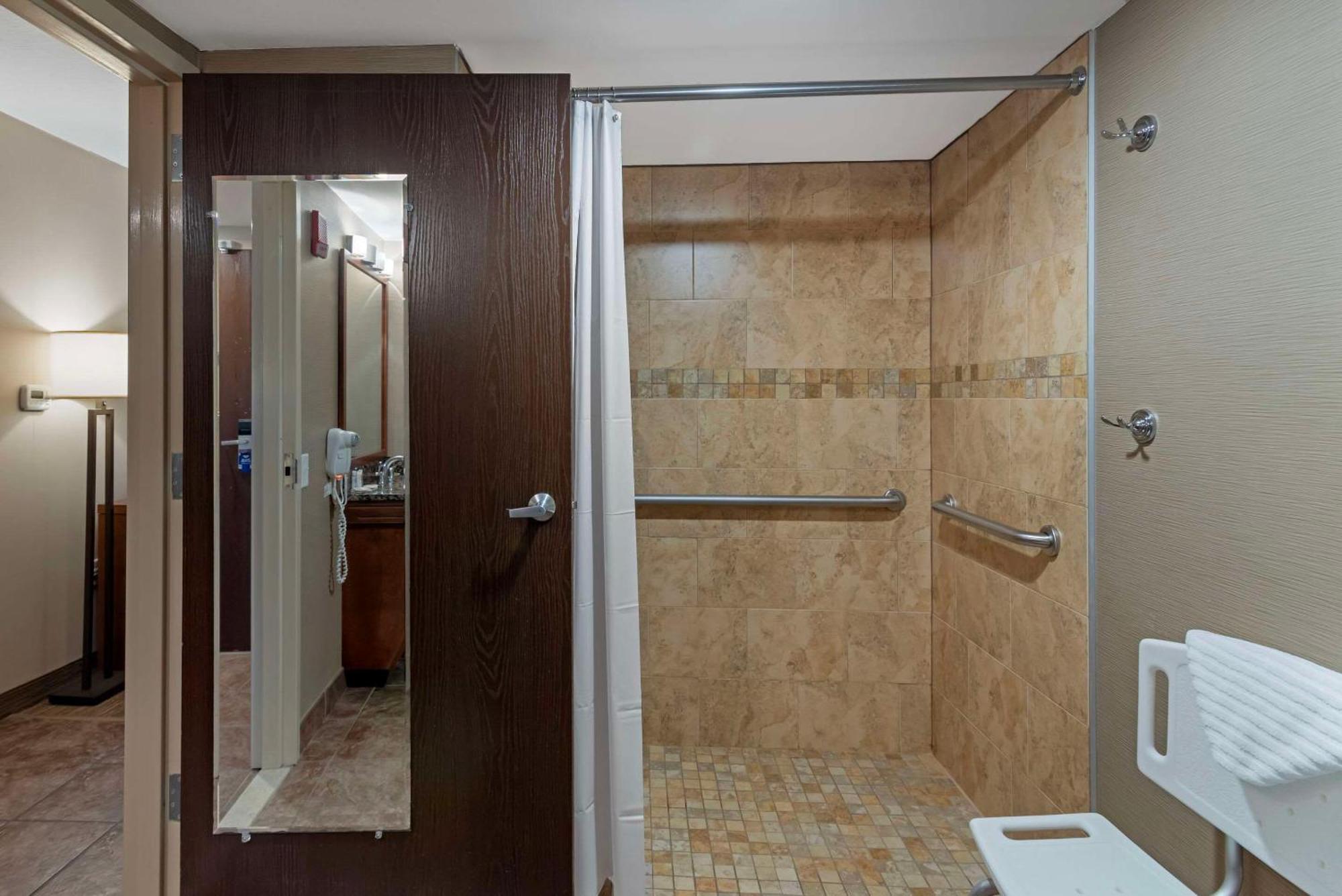 Comfort Inn 3*