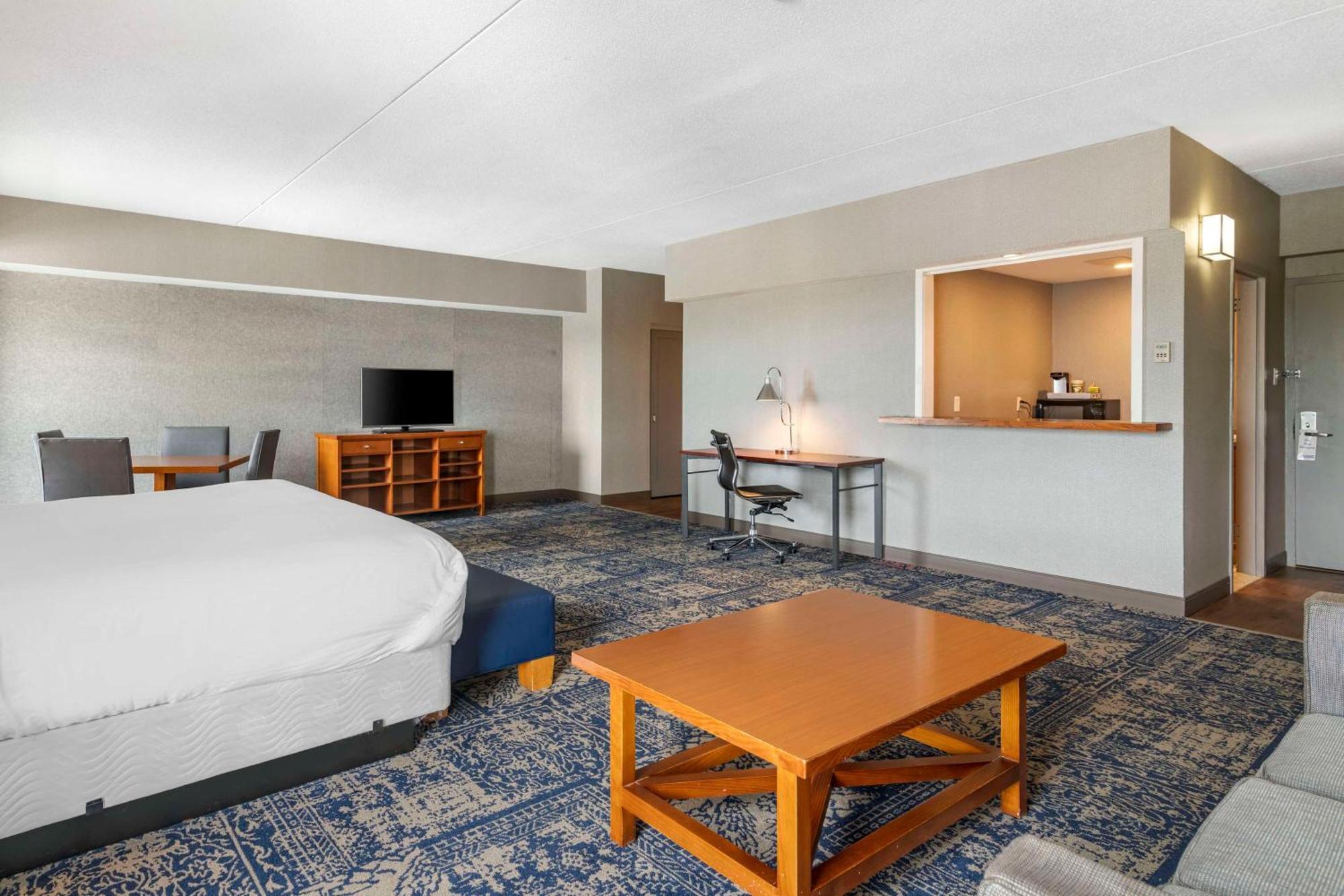 Aviator Bw Premier Collection Hotel