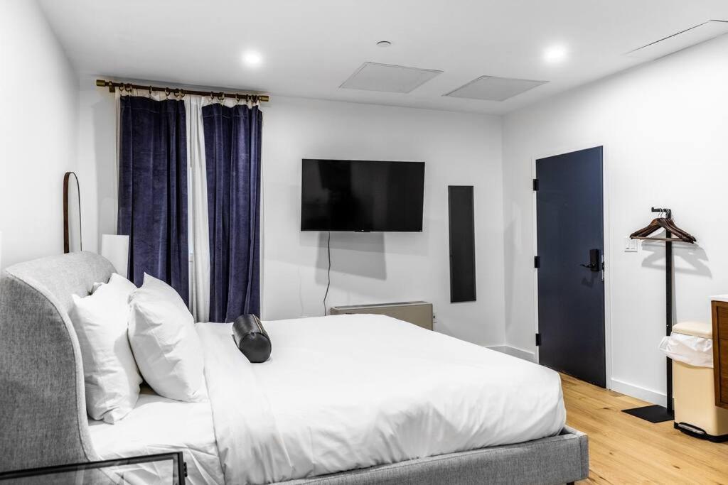 The Phenix Historic Dwtn Hotel, King Bed, # 306 * Bangor