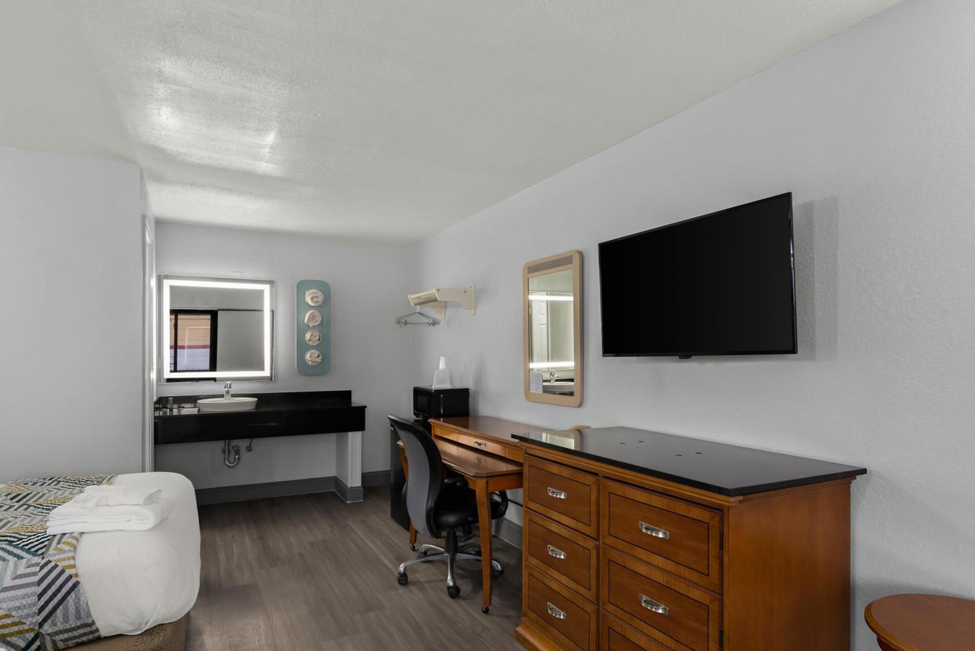 Americas Value Hotel 2*