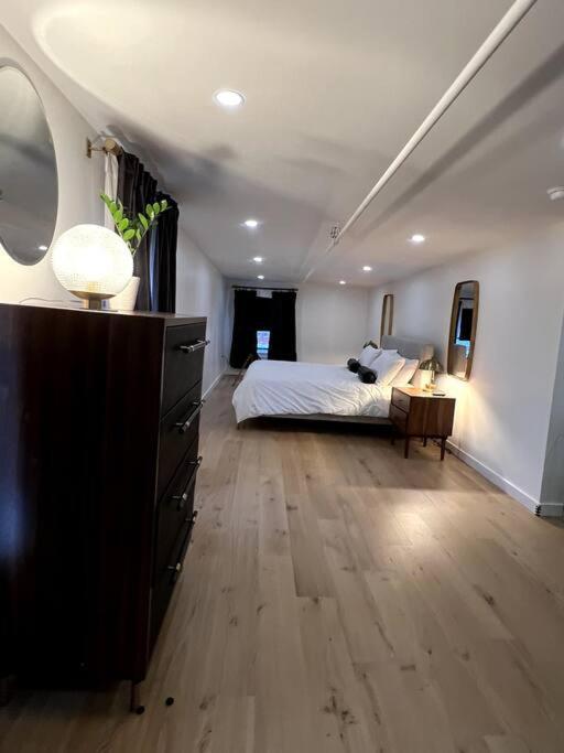 Apartment King Bed, The Phenix Historic Hotel, Spacious, # 406 Bangor