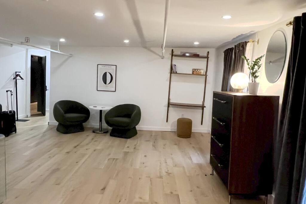 Apartment King Bed, The Phenix Historic Hotel, Spacious, # 406