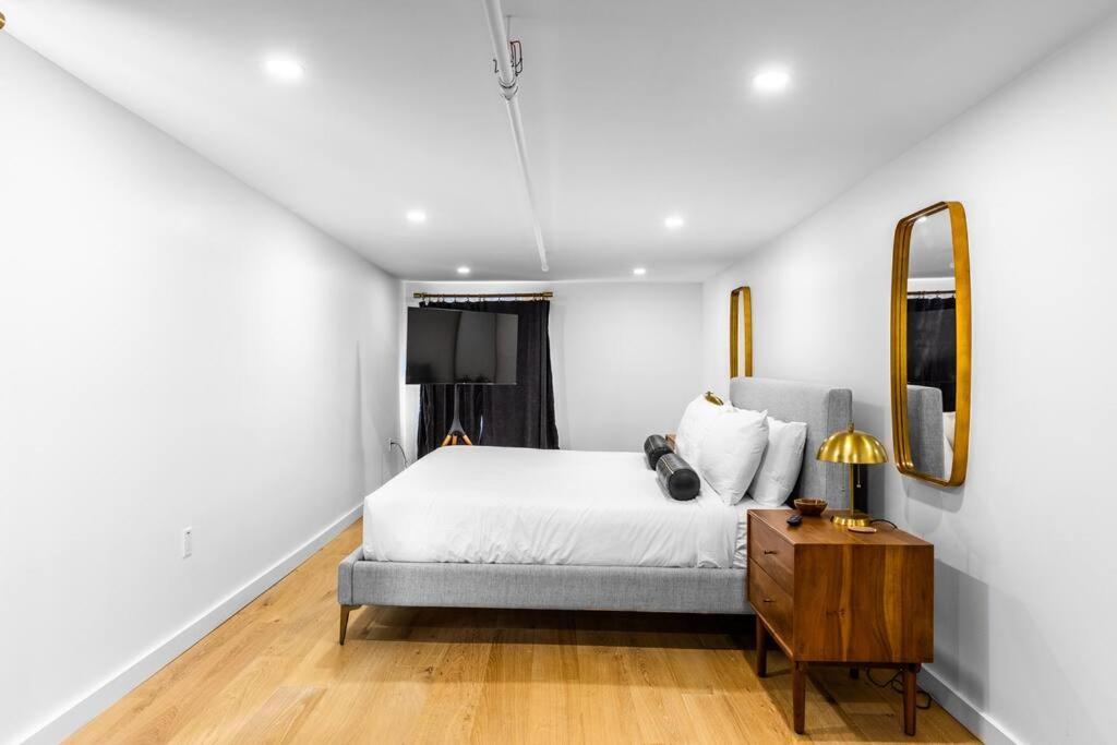 King Bed, The Phenix Historic Hotel, Spacious, # 406