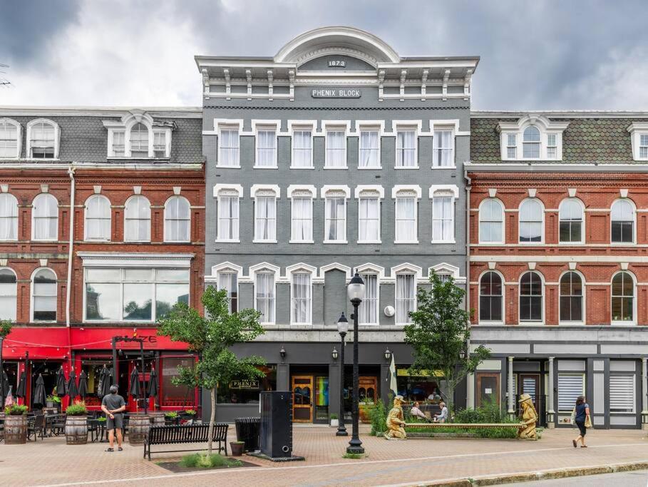 Apartment King Bed, The Phenix Historic Hotel, Spacious, # 406 *