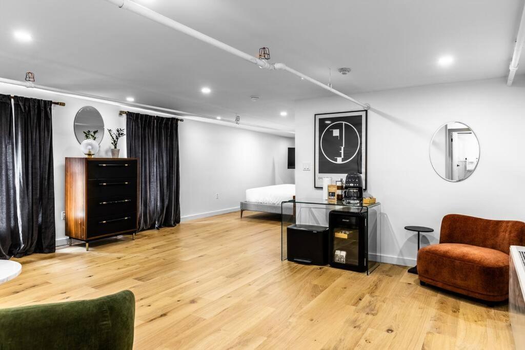 Apartment King Bed, The Phenix Historic Hotel, Spacious, # 406