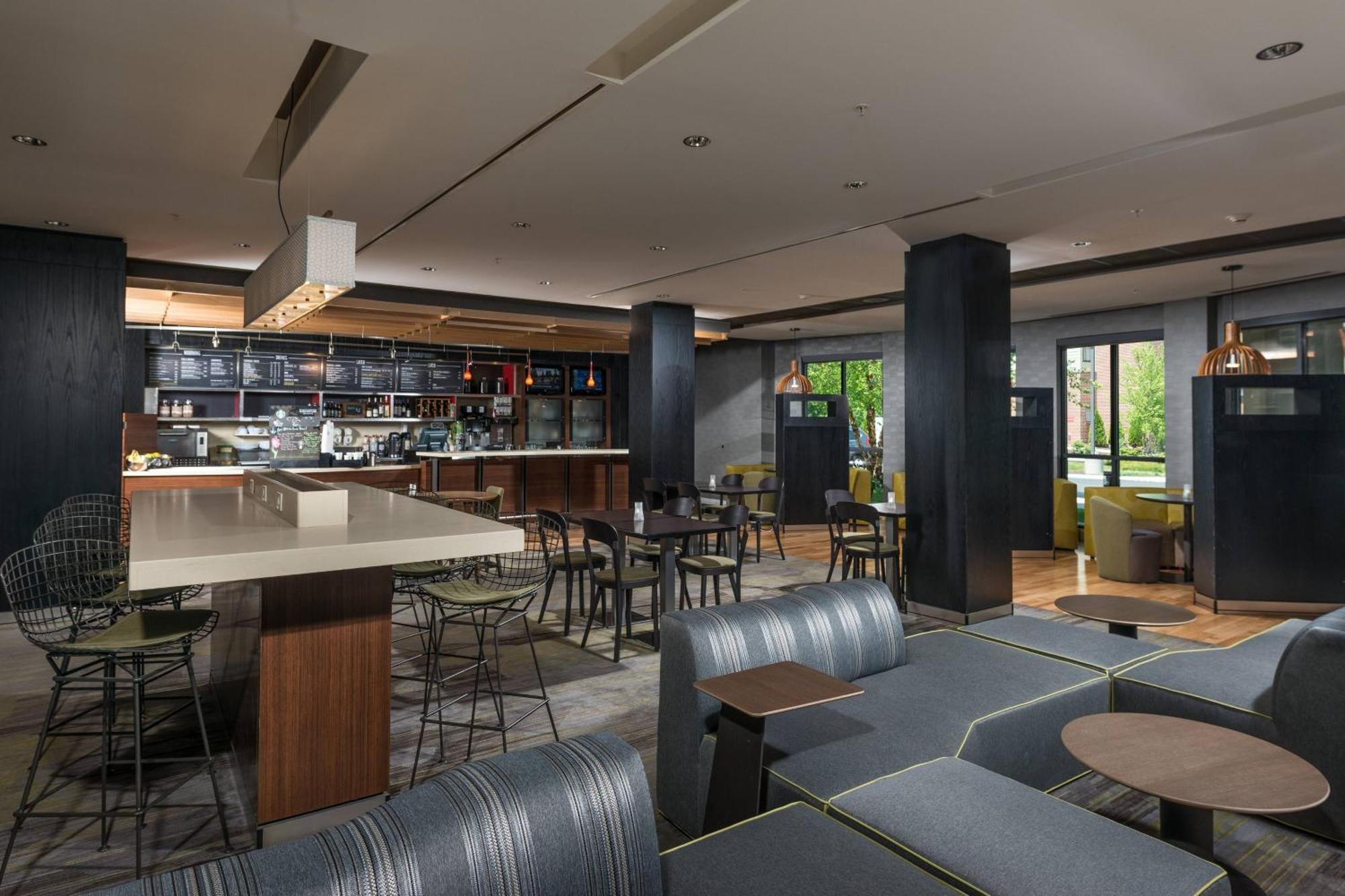 Courtyard Hotel 3*